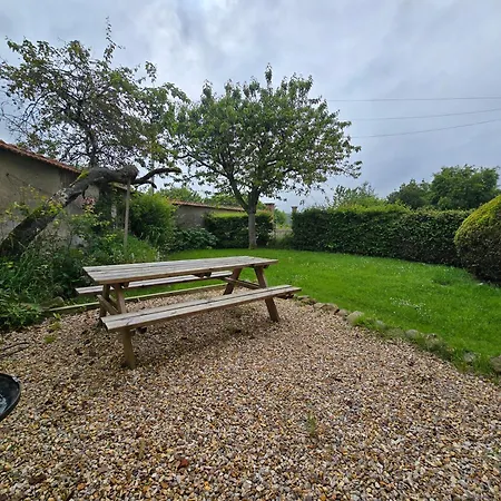 Sainte-suzanne De La Ferme Calme Et Tranquille *