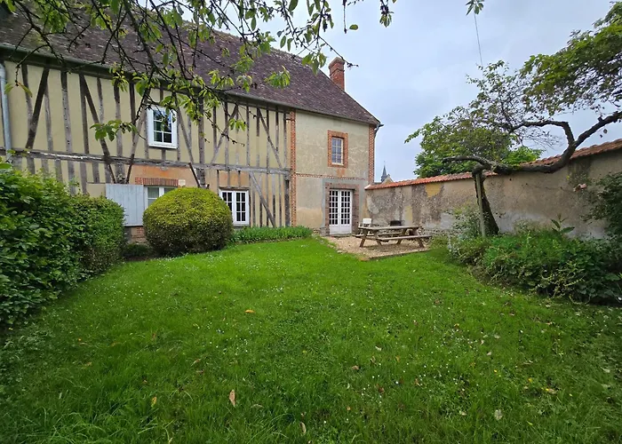 Holiday home Sainte-suzanne De La Ferme Calme Et Tranquille