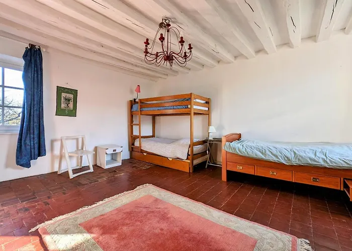 Holiday home Sainte-suzanne De La Ferme Calme Et Tranquille Les Baux-de-Breteuil